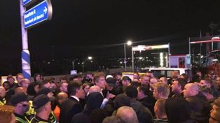 Avtobusu mühasirəyə alıb, baş direktoru istefaya çağırdılar - VİDEO